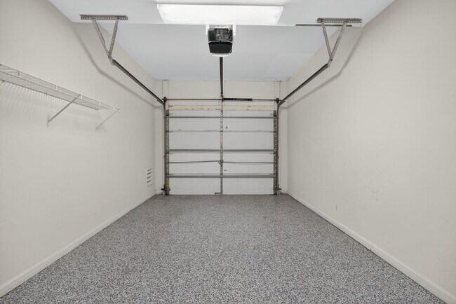 Building Photo - 16100 W Bay Dr