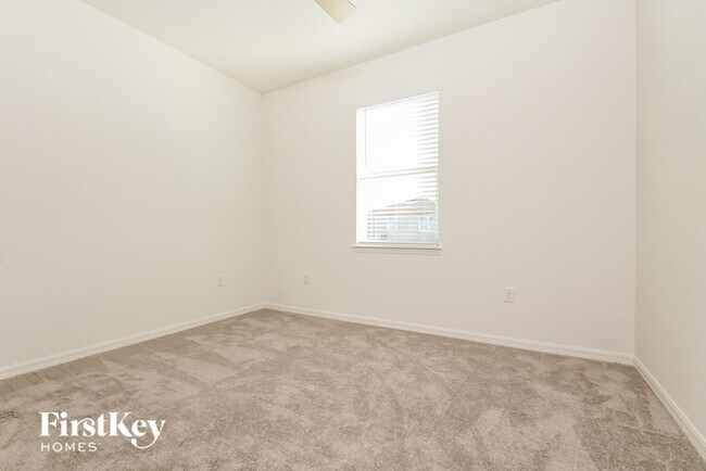 Building Photo - 315 Corbel Ln