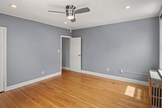 Building Photo - 1332 Dellwood Ave