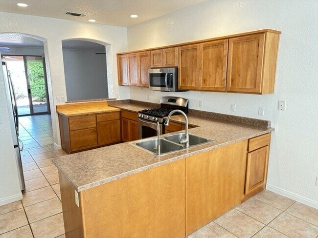 Building Photo - HOUSE - VILLAGE OF OAK CREEK