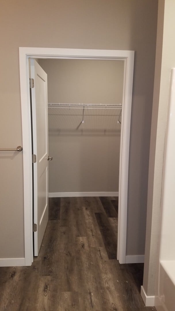 Building Photo - Fresh Paint and New Flooring 2 bedroom 2 bath Luxury Apartment Branson MO