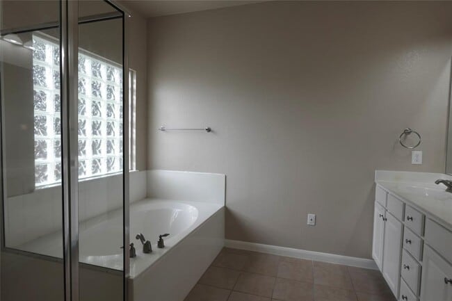 Building Photo - 1114 Boxwood Loop