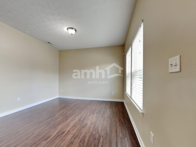 Building Photo - 45 Haverstraw Pl