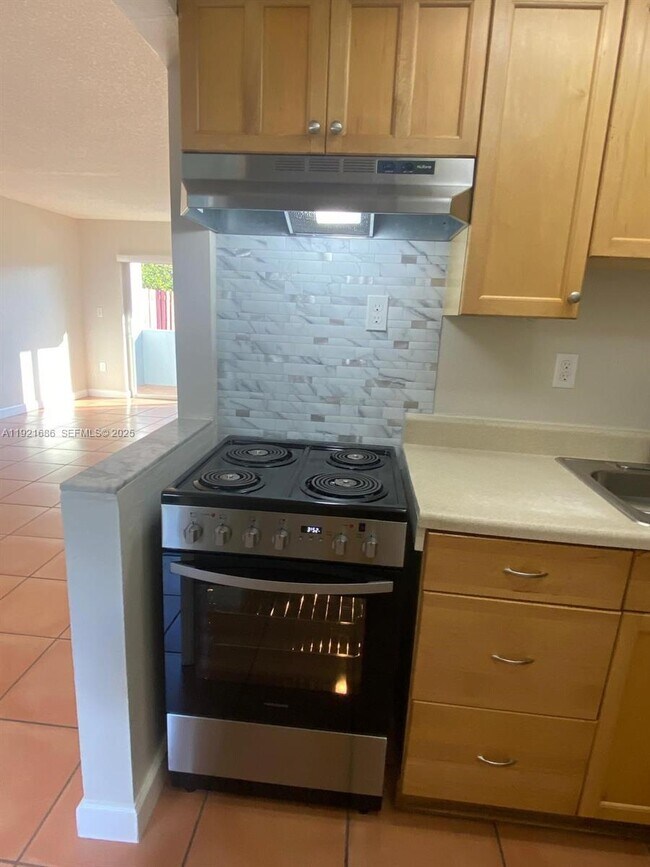 Building Photo - 1725 W 60th St