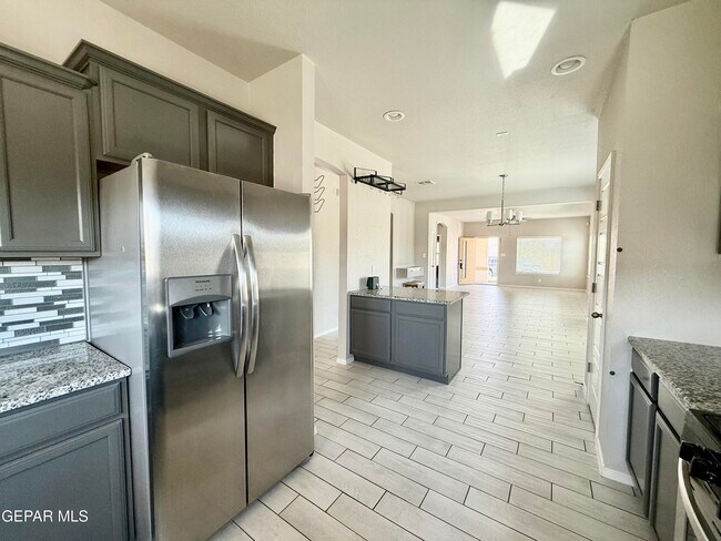 Building Photo - 4817 Mark Avizo