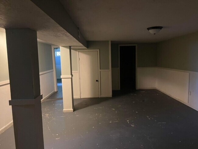 Building Photo - 3 Bed, 1 Bath House with a partially finished basement with fenced back yard