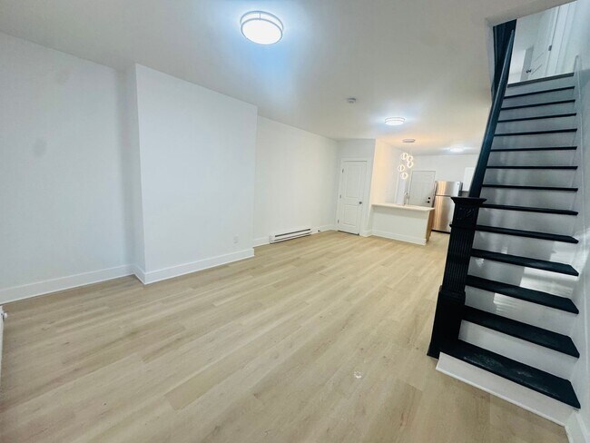 Building Photo - Refreshed 3bd/1bath House! Section 8 ONLY!