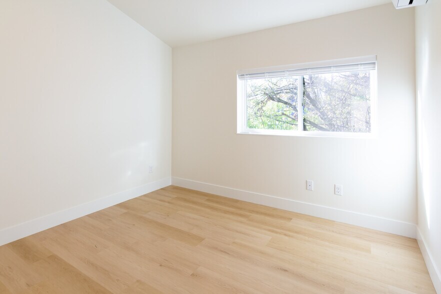 Building Photo - 6547 26th Ave NW