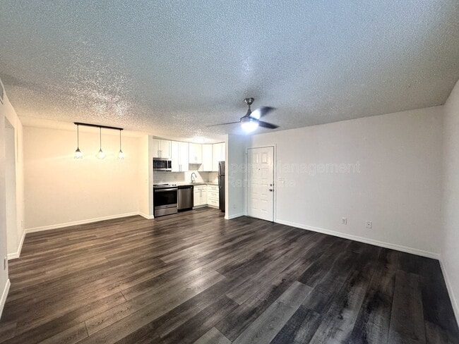 Building Photo - 2452 Oak Park Way