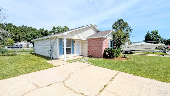 Building Photo - 424 Pine Crescent Way