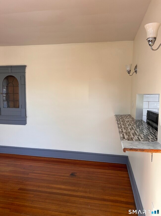 Building Photo - 337 Wilson St