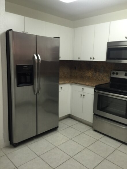 Building Photo - 10901 NW 83rd St