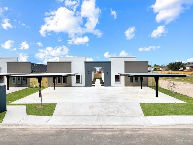 Building Photo - 27 Hilltop S Ave