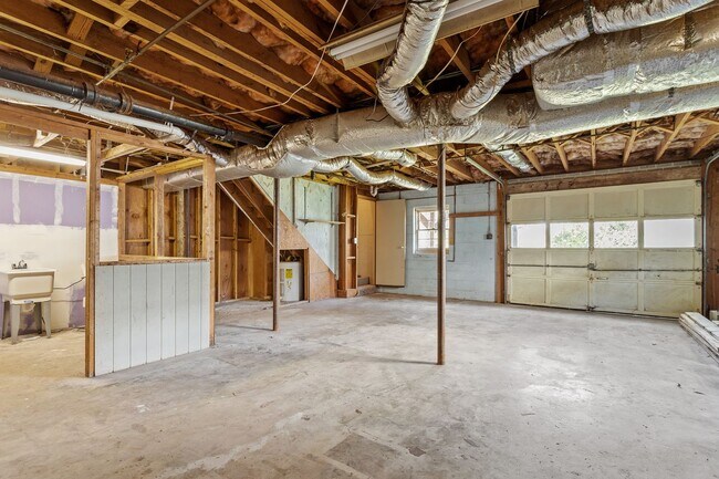Building Photo - Charming 3 Bed, 2 Bath on Ward Street, Close to Universities