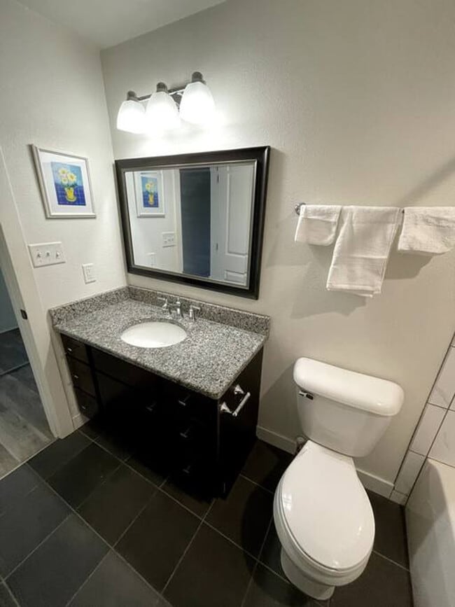 Building Photo - 922-940 Oak Street-SI ID1253107P