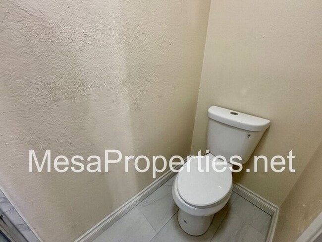 Building Photo - 653 N Lancewood Ave