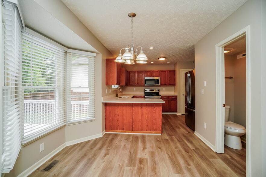 Building Photo - 3205 St Bernard Cir