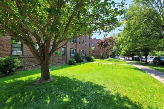 Building Photo - 1 bedroom in BAYSIDE NY 11361