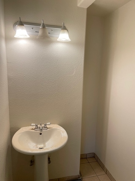 Building Photo - 4639 E Hamilton Ave