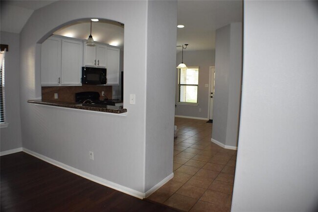 Building Photo - 2602 Lexington Park Dr