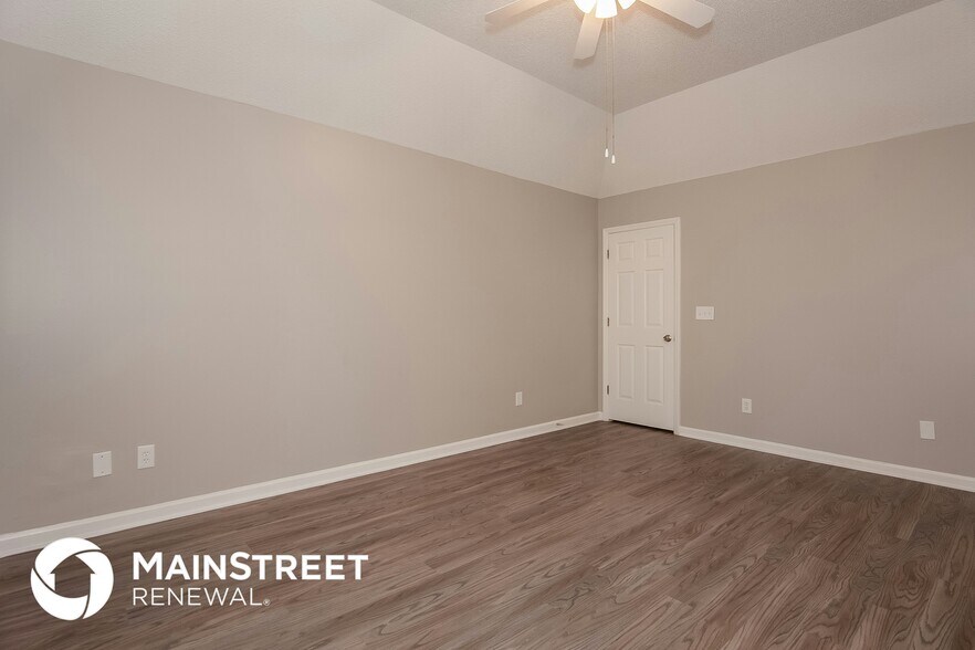 Building Photo - 10300 Northwoods Forest Dr