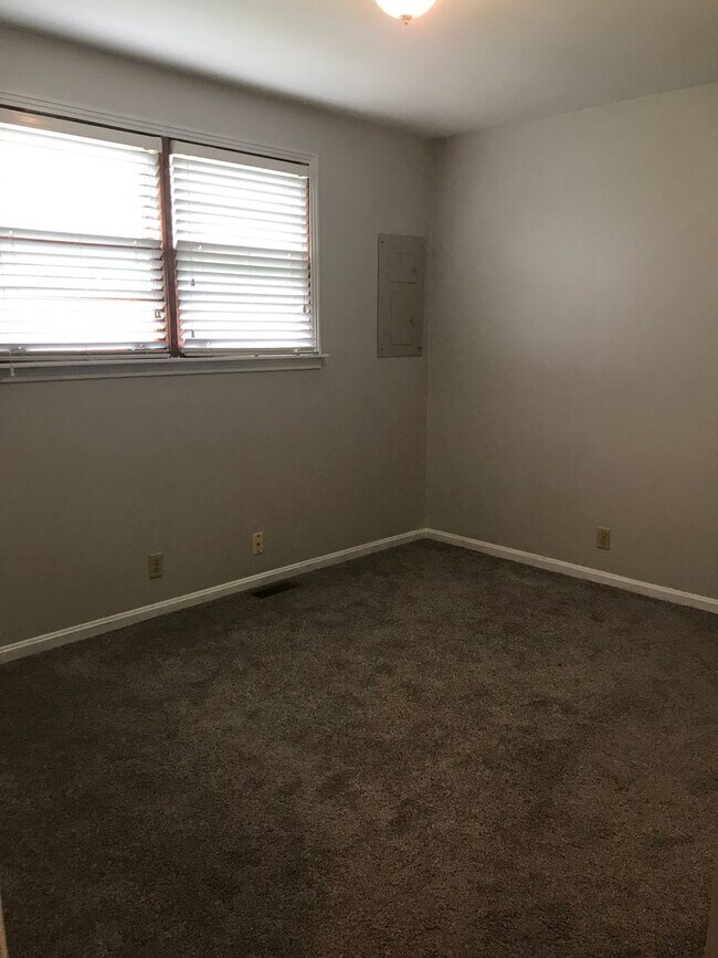 Building Photo - 1662 Vista Ln