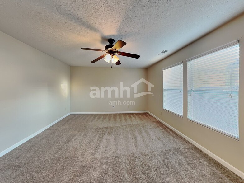 Building Photo - 926 Littleton Dr