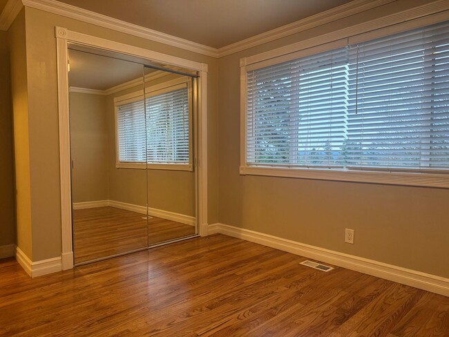 Building Photo - Cozy 3 bedroom 1.75 bath in Renton near Re...