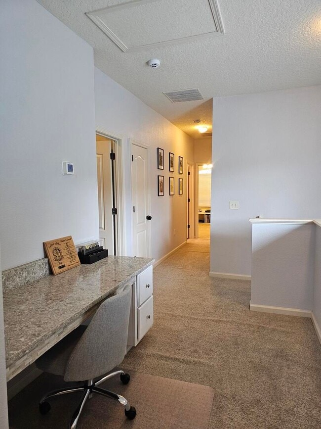 Building Photo - Beautiful end unit!
