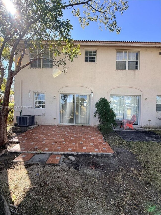 Building Photo - 2117 NE 7th St