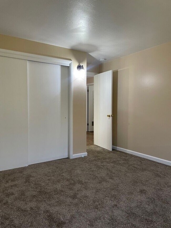 Building Photo - co4325