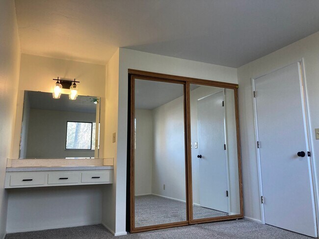 Building Photo - 3 Bedroom House in SW Eugene