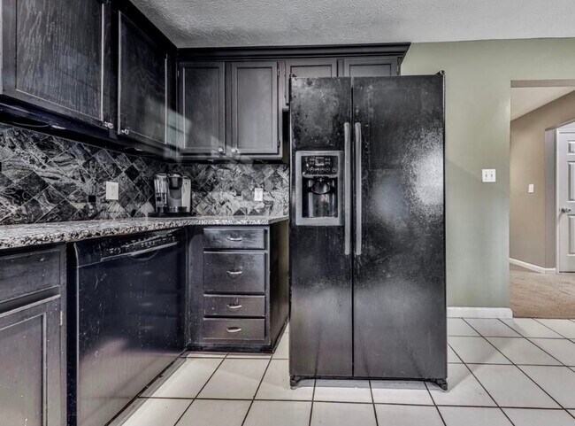 Building Photo - 4925 Farmstead Ct NE