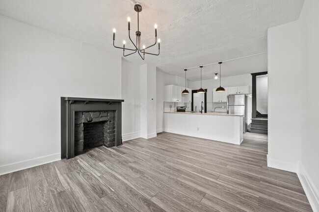 Building Photo - 941 E Whittier St