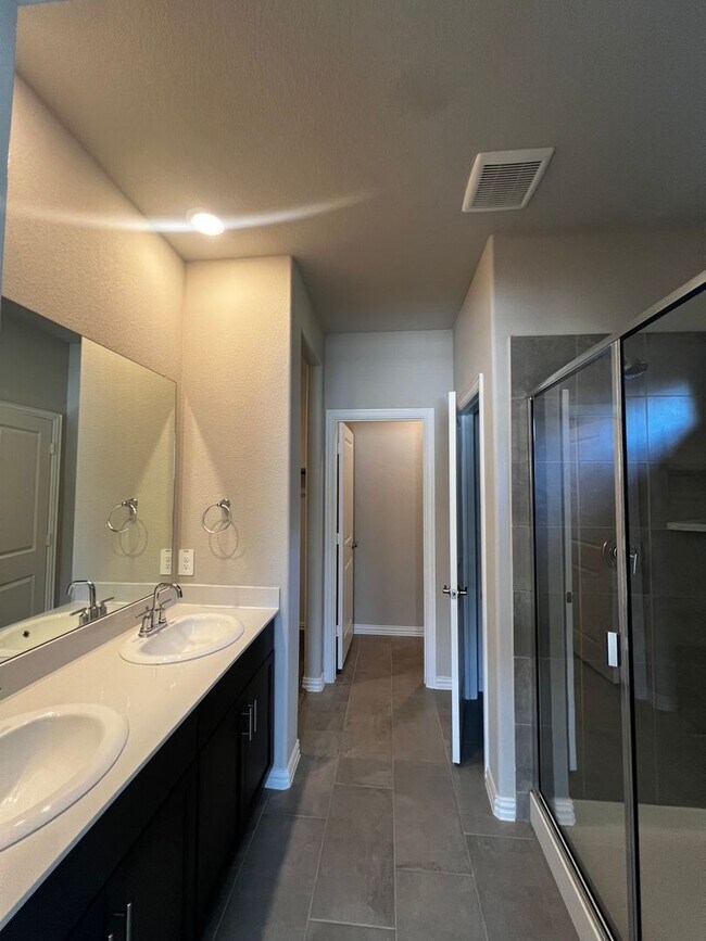 Building Photo - 3305 Sedge Grass Dr
