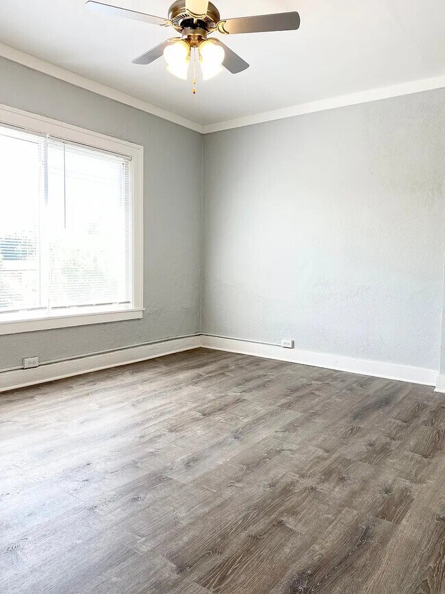 Building Photo - 111 W Rundell St