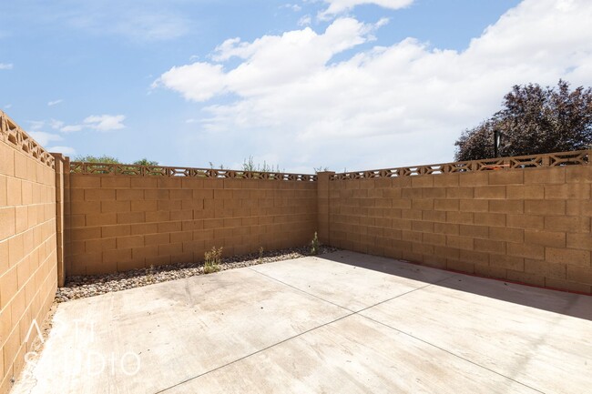 Building Photo - Nice Colorview Townhome