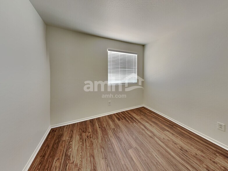 Building Photo - 11818 W Altadena Ave