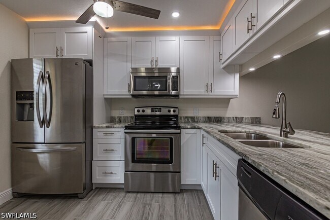 Building Photo - 2562 Kings Lake Blvd