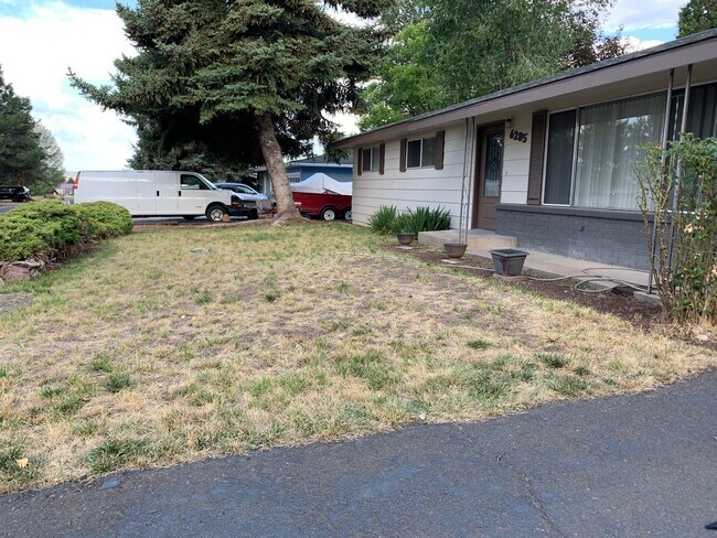 Building Photo - 3 Bedroom, 2 bath house