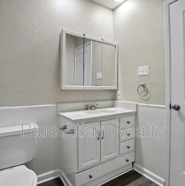 Building Photo - 2614 Crestmoor Ct