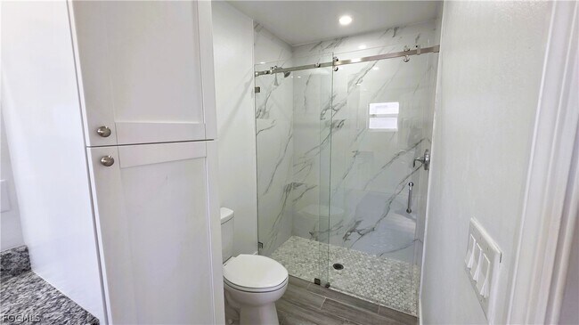 Building Photo - 2909 SW Santa Barbara Pl