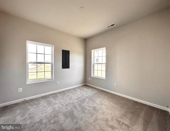 Building Photo - 526 Parkland Dr