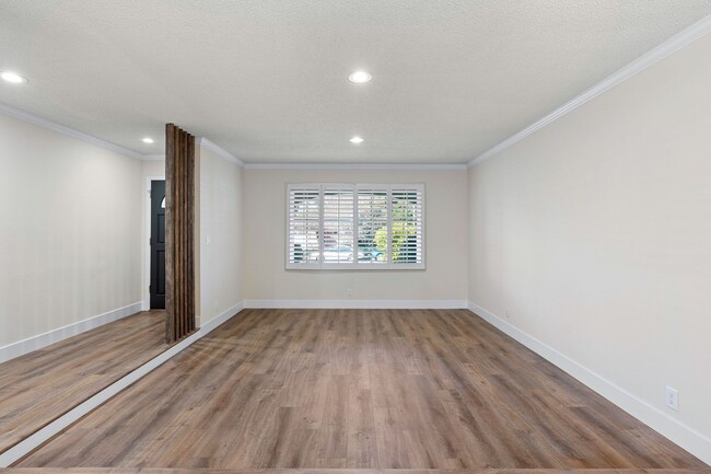 Building Photo - Beautifully remodeled 3-bedroom, 2-bathroo...