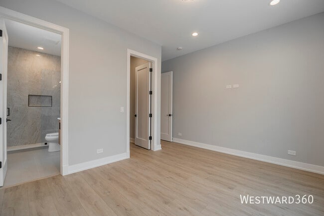 Building Photo - 3738 S Calumet Ave