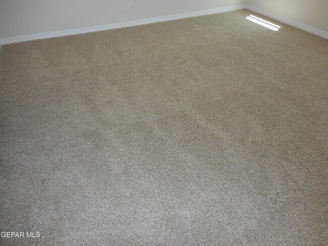 Building Photo - 561 Oakmont