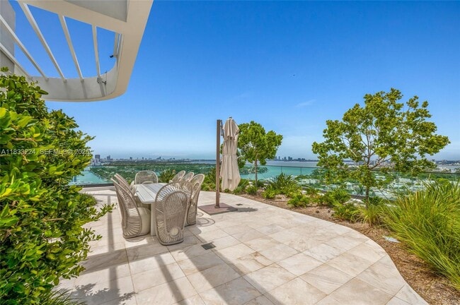 Building Photo - 580 72nd St