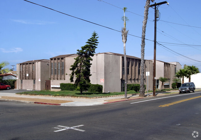 Building Photo - Casa Del Monte Apartments