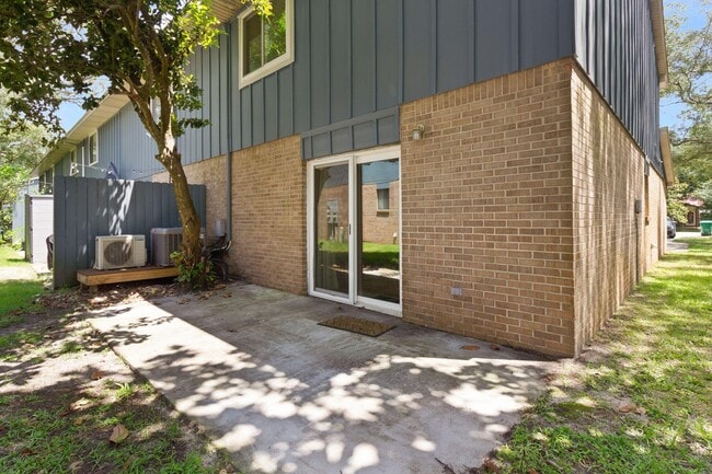 Building Photo - 1801 Valparaiso Blvd