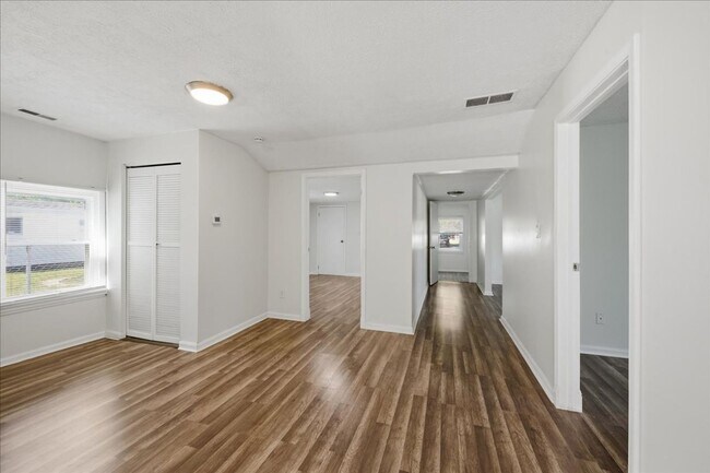 Building Photo - 3027 Alice Ave